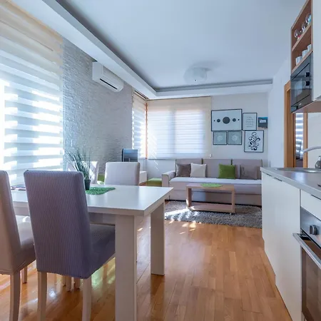 Konaciste Egoiste - Centar * Zlatibor