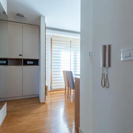 Konaciste Egoiste - Centar *