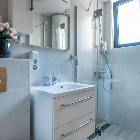 Konaciste Egoiste - Centar *