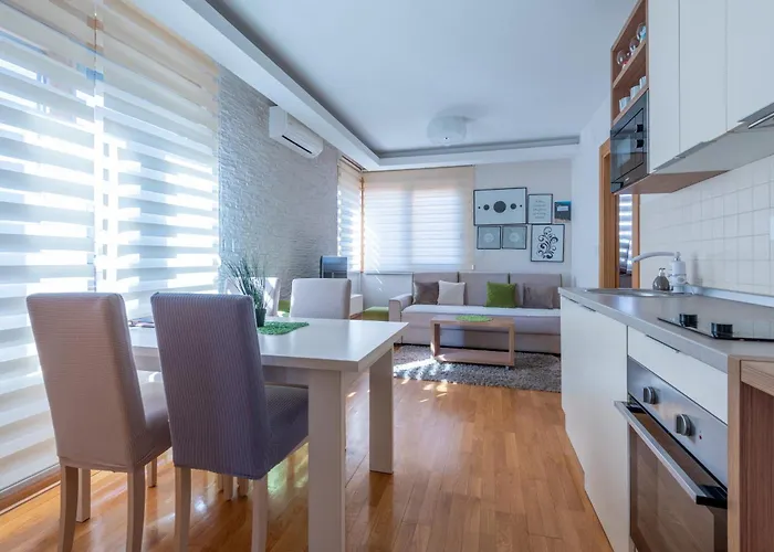 Konaciste Egoiste - Centar * זלאטיבור