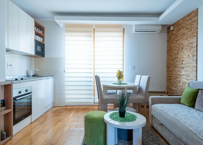 Konaciste Egoiste - Centar *